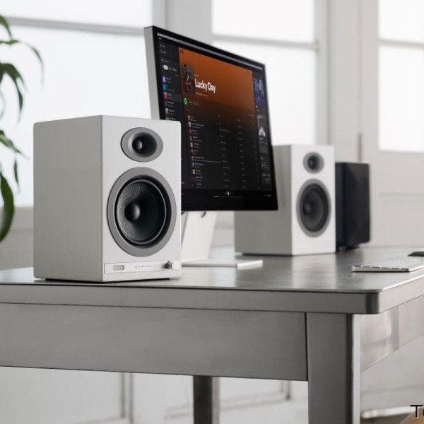 Мультимедійна акустика AudioEngine HD5 Piano White