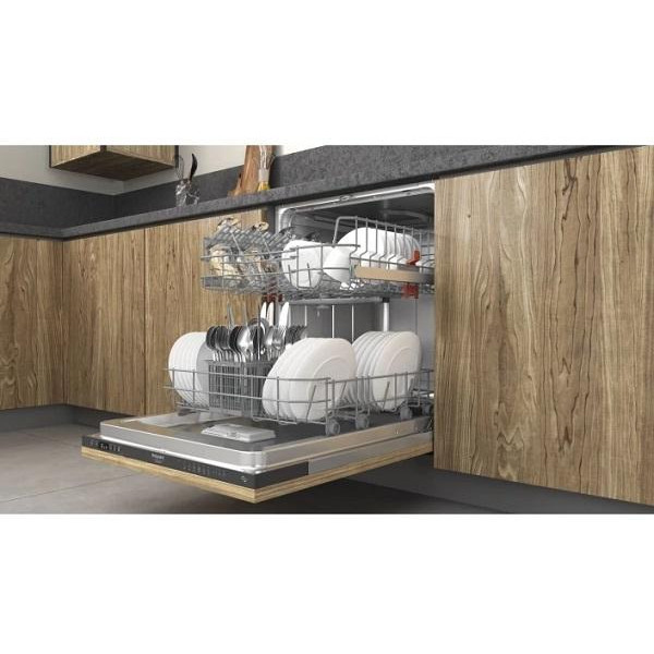 Посудомийна машина Hotpoint-Ariston H2I HD526 A